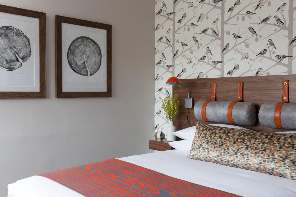 Queen Room interior